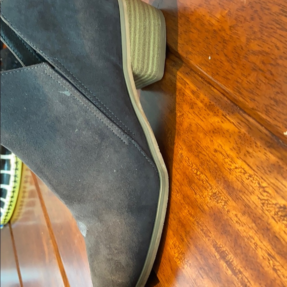 Boots - Picture 3 of 5